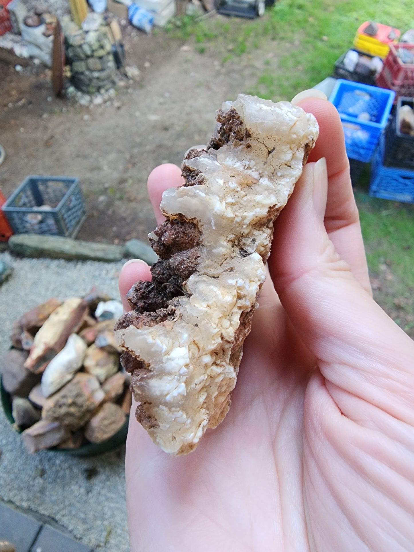 Stinking water plume agate rough
