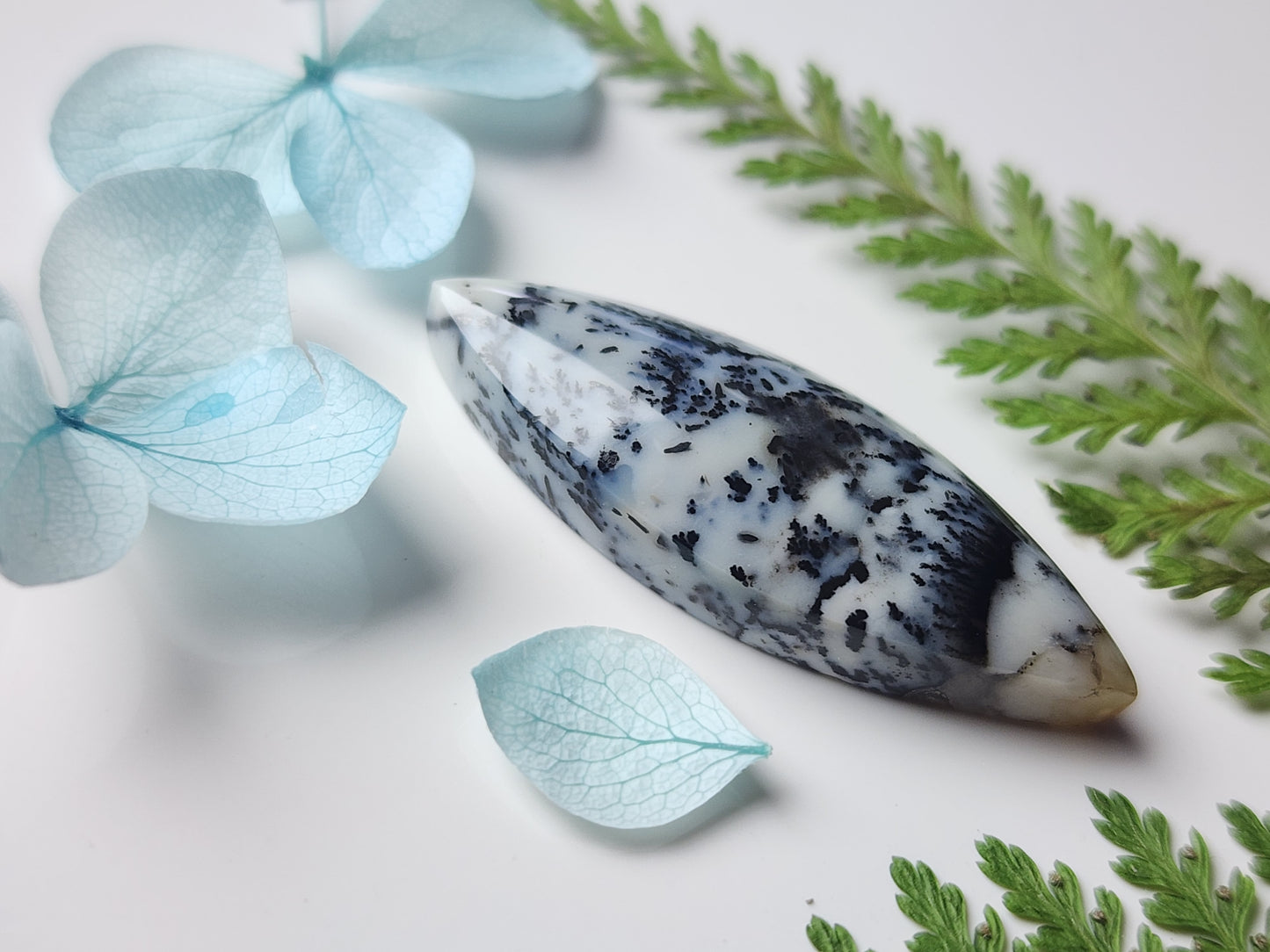Dendritic agate