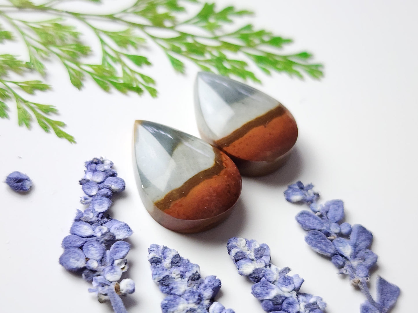 Polychorme jasper pair
