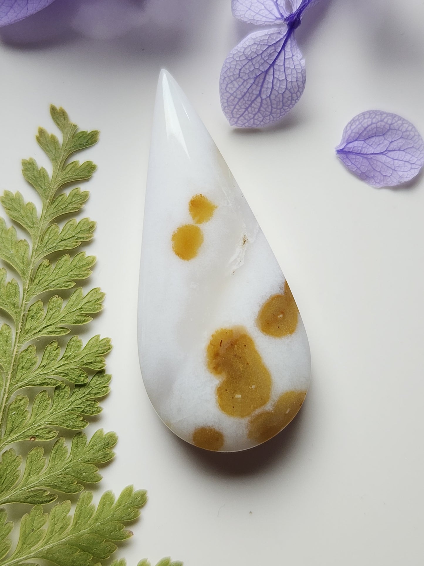 Polka dot agate