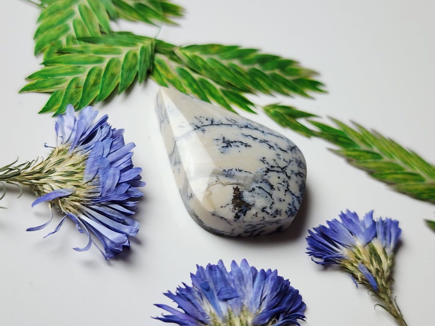 Dendritic sage agate