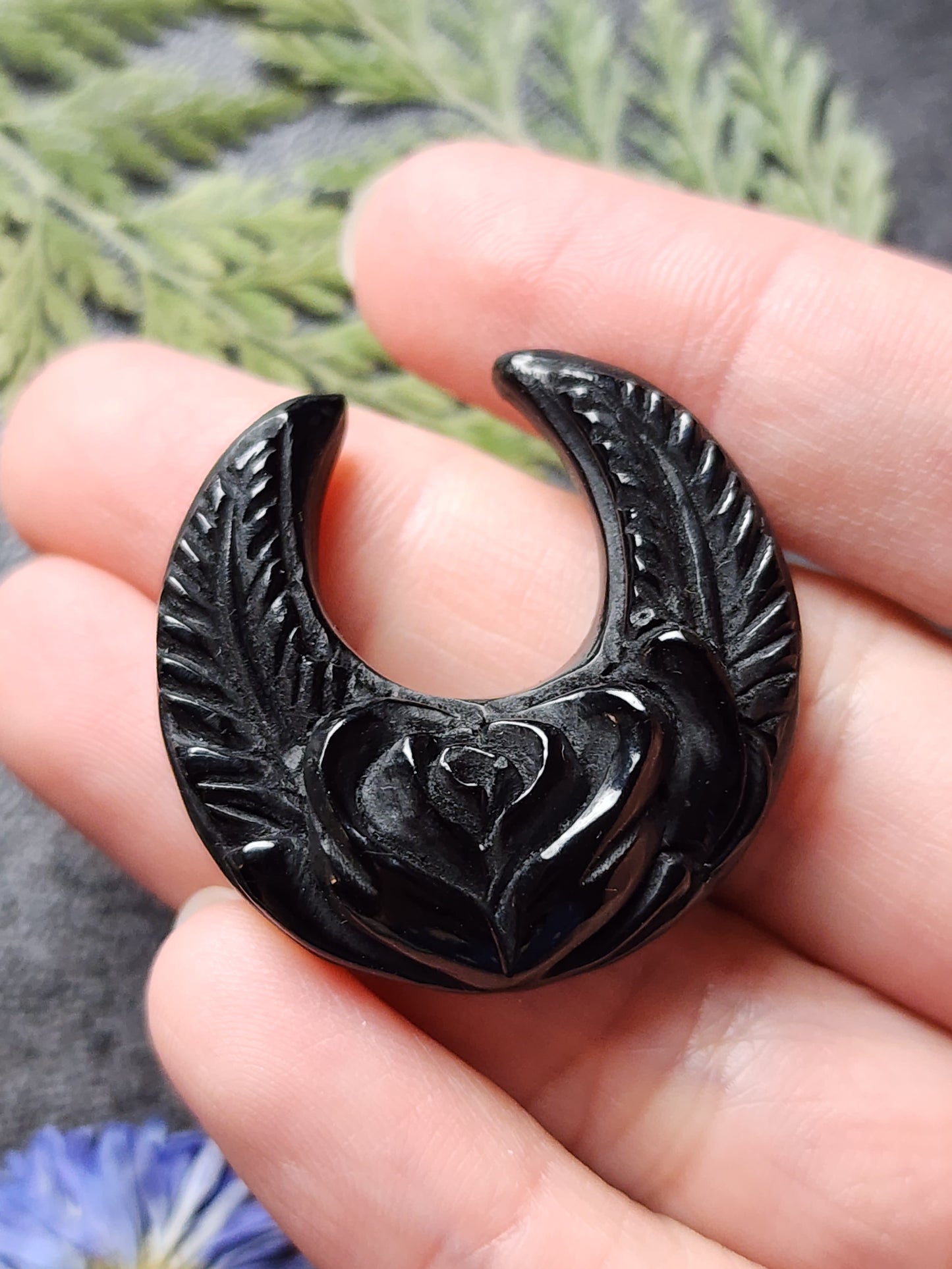 Night bloom crescent carving