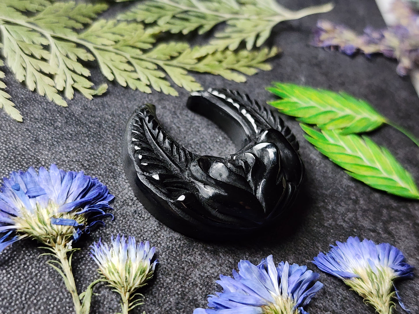 Night bloom crescent carving