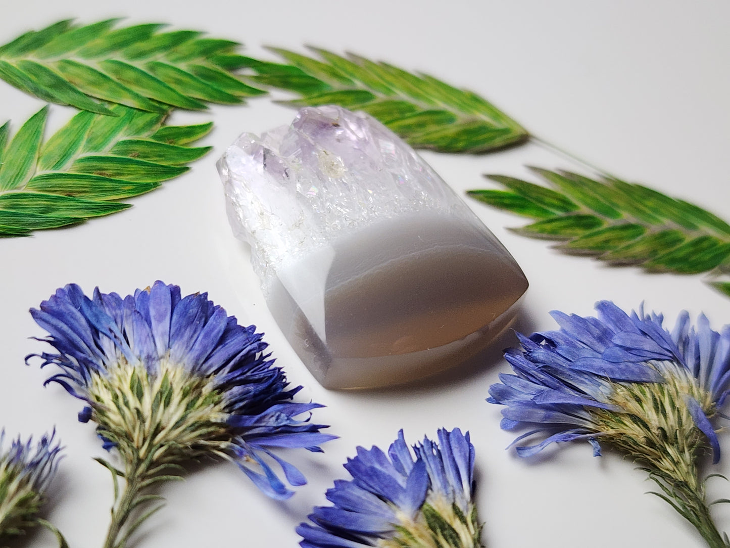 Brazilian agate crystal edge