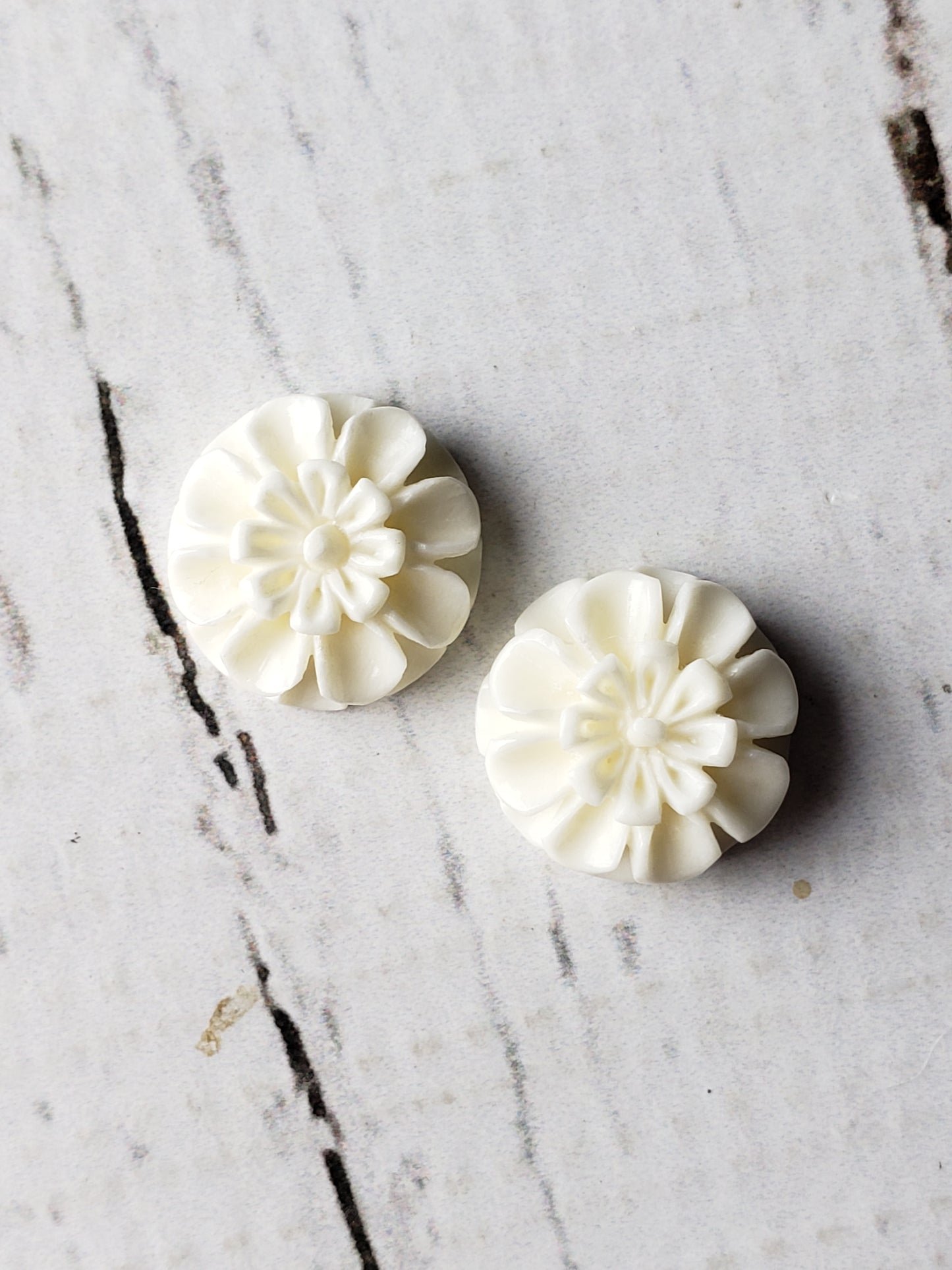15mm Flower bead pair